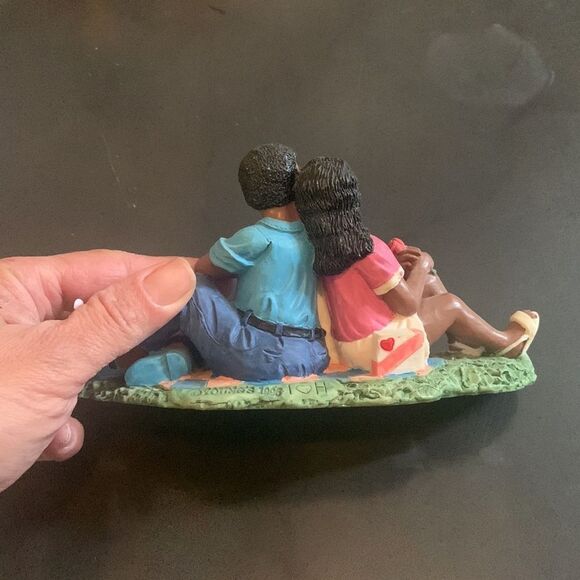 Young’s figurine very sweet look like they are on a valentines date preloved ❤️ - Picture 7 of 11